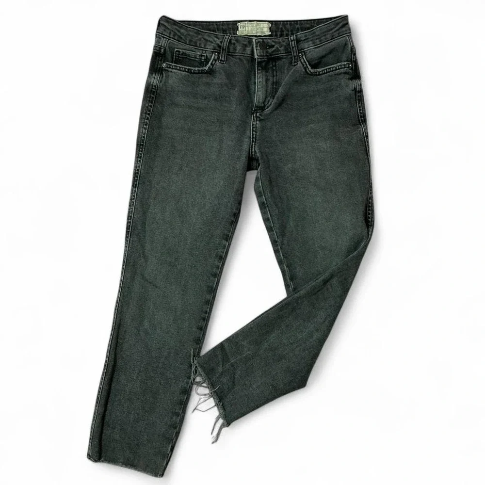 Free‎ People Distressed High Rise Straight Leg Jeans Black Wash Raw Hem 26S